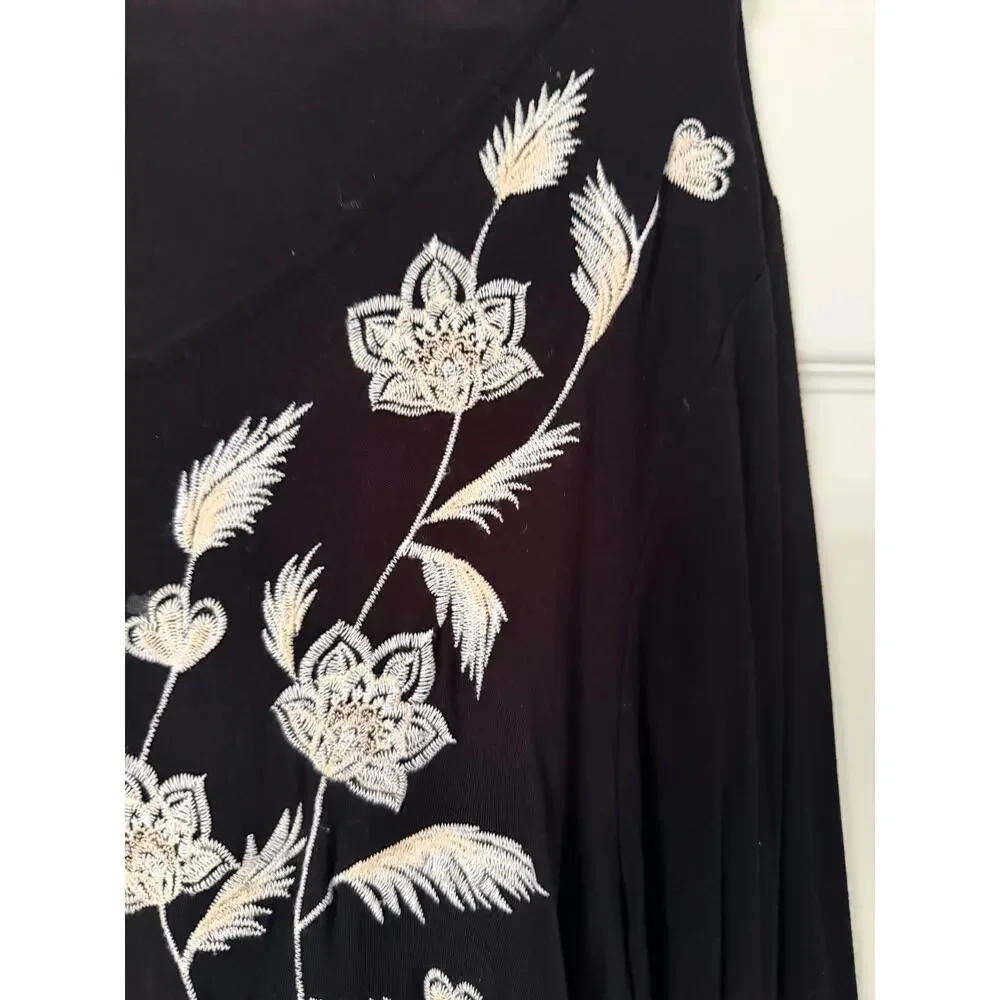 Chic Cupio Black Dress with Elegant White & Cream Embroidery - Women's XL - Picture 4 of 8